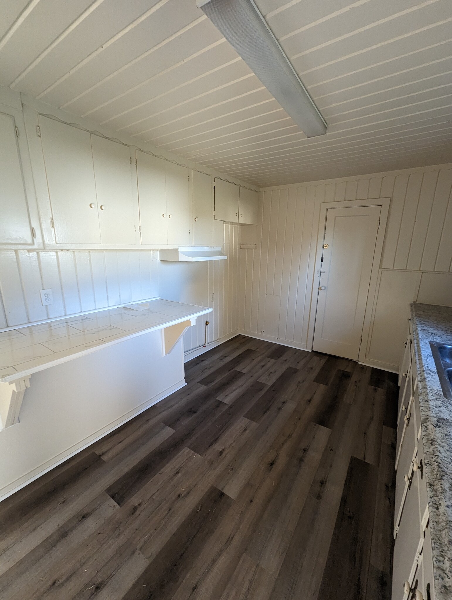 Kitchen - 11200 CA-99