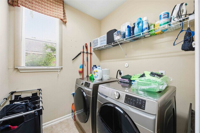 Building Photo - 10634 Kentington Oak Dr