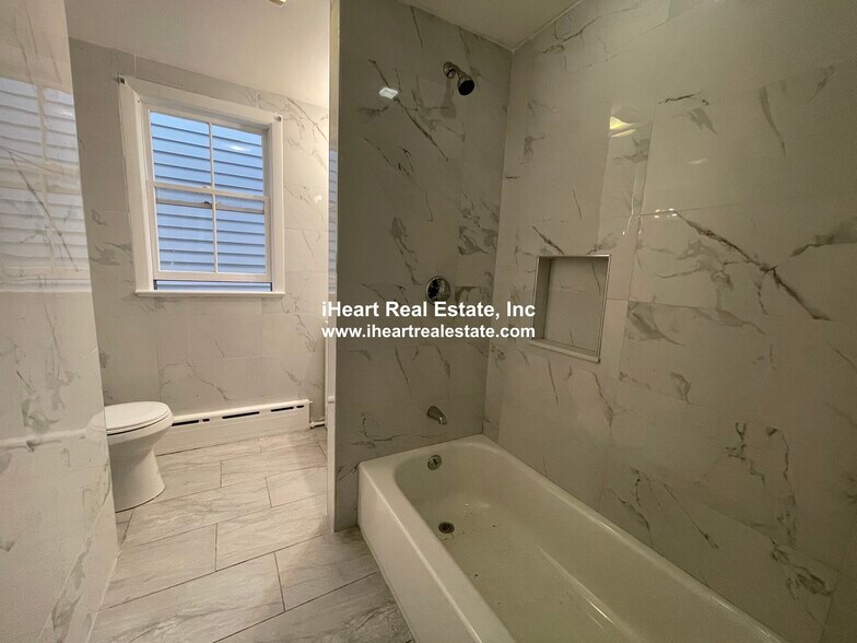 Building Photo - 338 K St