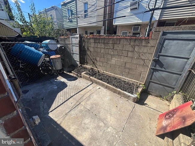 Building Photo - 2038 Dorrance St