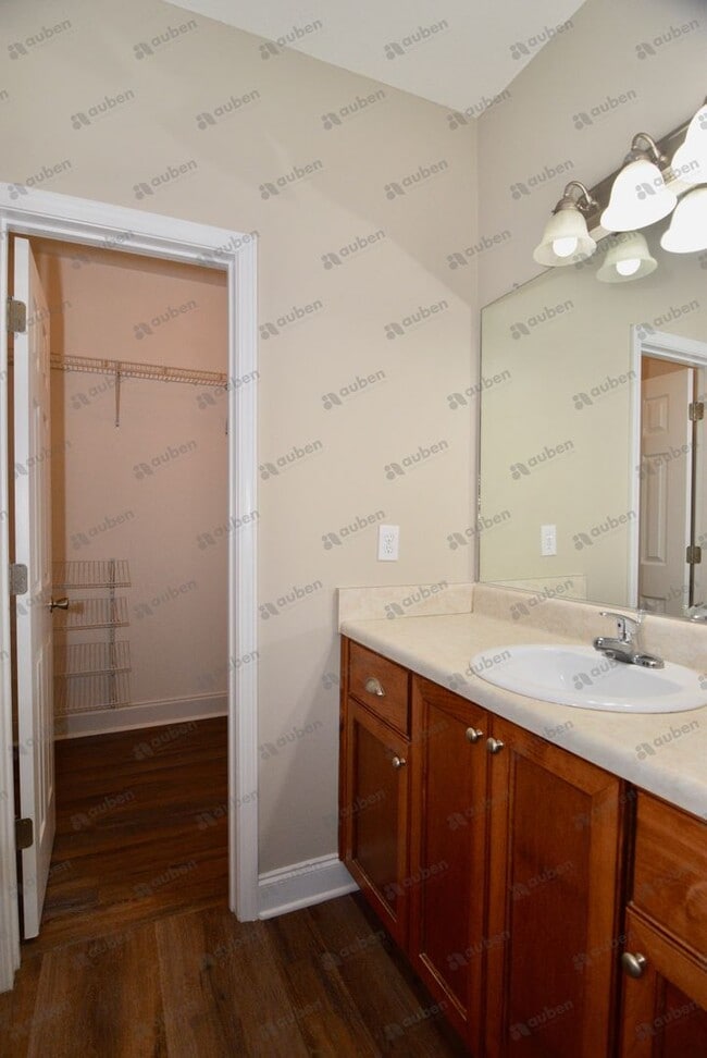 Building Photo - $1,350 - 2 Bed/2 Bath House for rent in Gr...