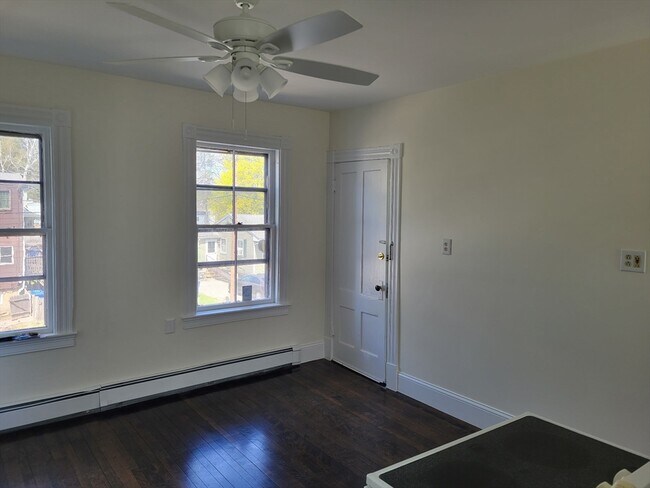 Building Photo - 16 Burroughs St