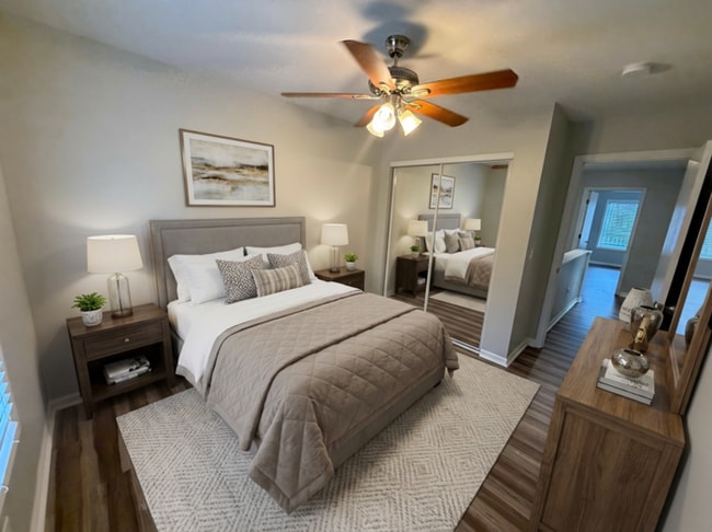 Building Photo - Townhome