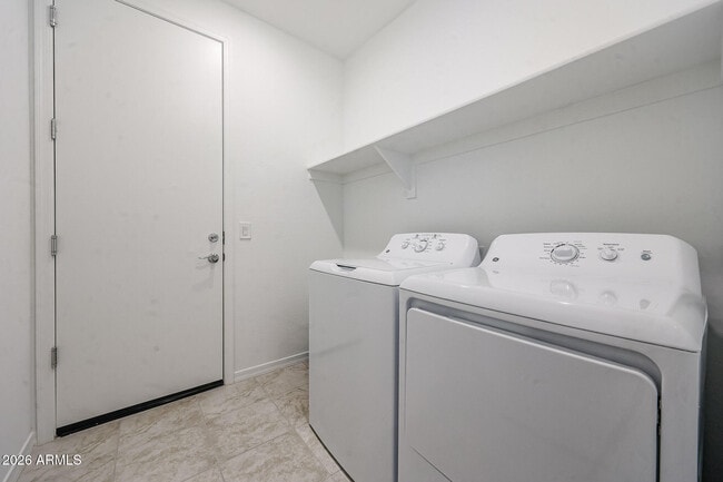 Building Photo - 8714 W Pasadena Ave