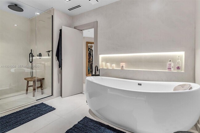 Building Photo - 20281 E Country Club Dr