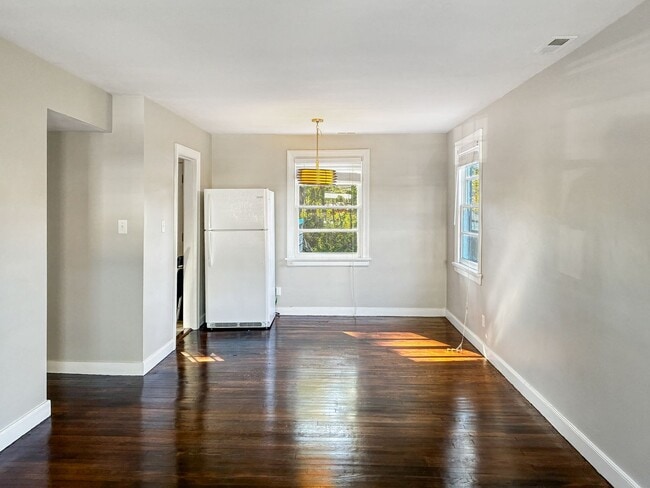 Building Photo - Newly Remodeled 3 Bedroom Home - Northside...