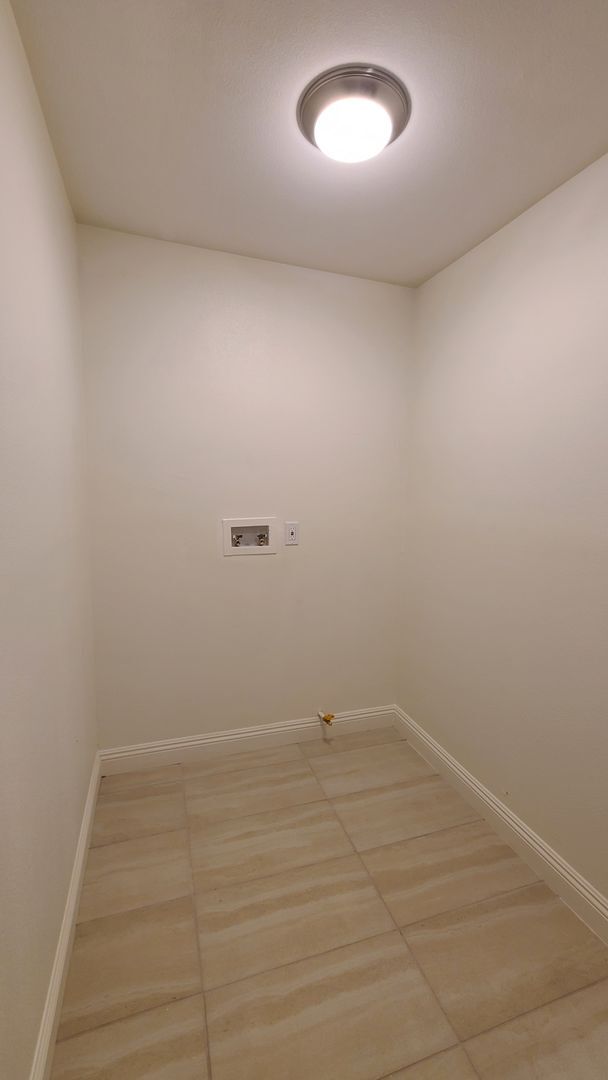 Building Photo - 76(812)