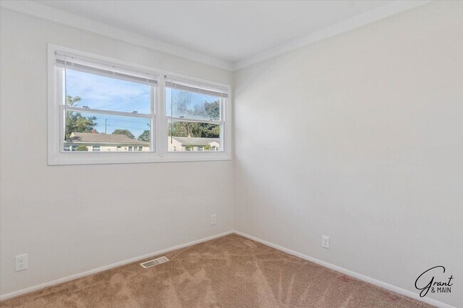 Building Photo - $1995 3 bedroom ranch Shelby TWP