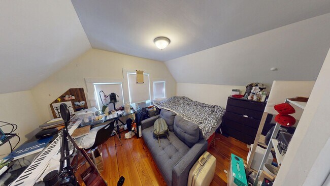 Building Photo - 9/1 No Fee! Single Family 5BR/3BA w/laundry, AC, parking, pet friendly!