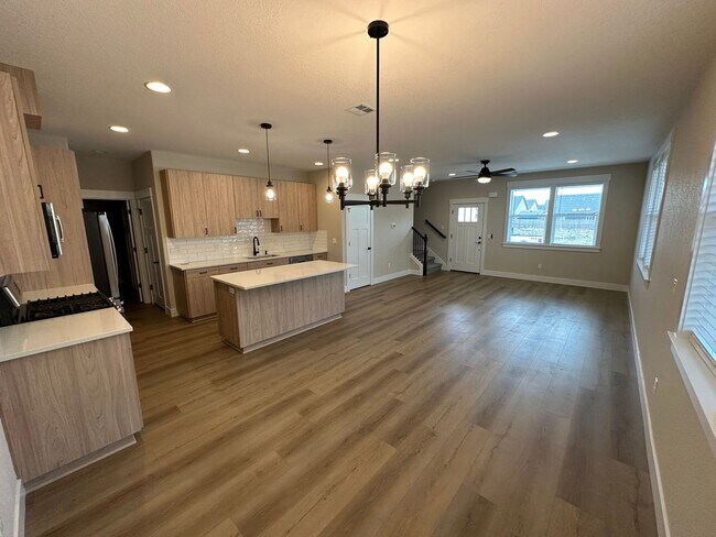 Building Photo - 616
