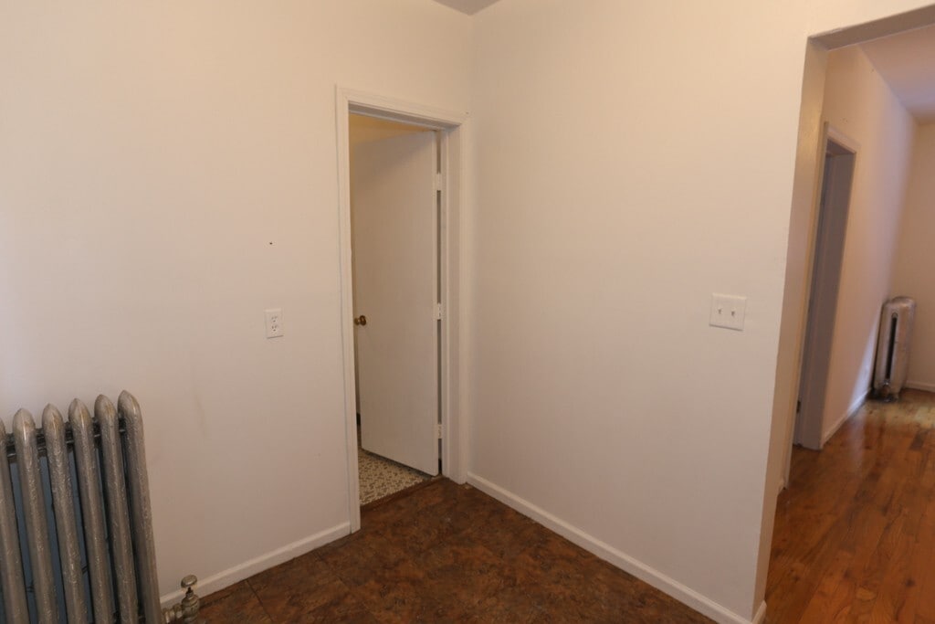 Building Photo - 933 W Sunnyside Ave
