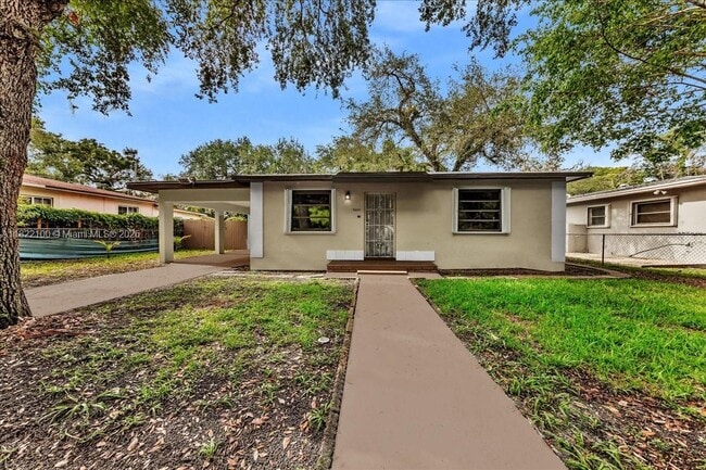 Building Photo - 6221 SW 35th St