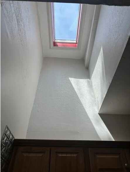 Skylight thru High vaulted ceiling - 65 Manchester St