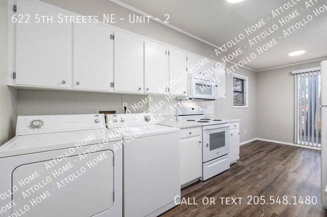 Building Photo - 622 5th St NE