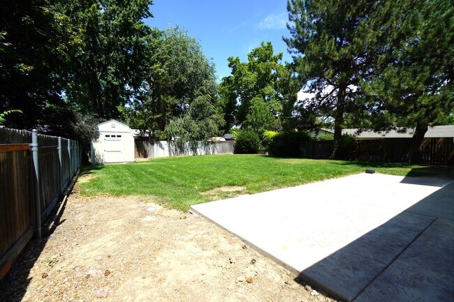 Building Photo - 698 Berwick Dr