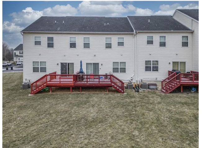 Building Photo - 972 King Way