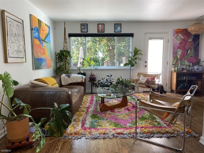 Building Photo - 2 br, 1.5 bath Townhome - 617A Moore Avenue