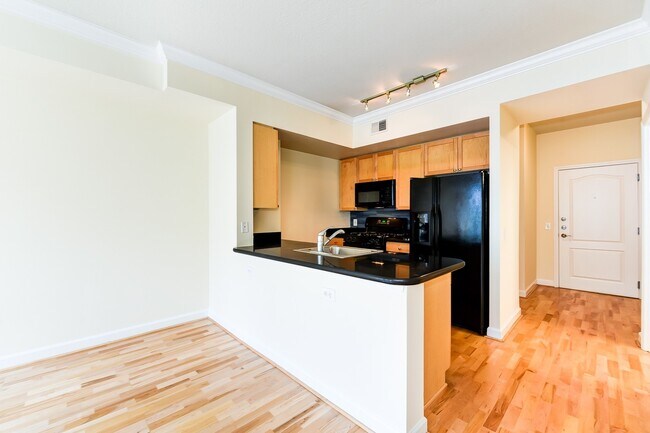 Building Photo - Logan Circle Studio Apartment for Rent Ava...