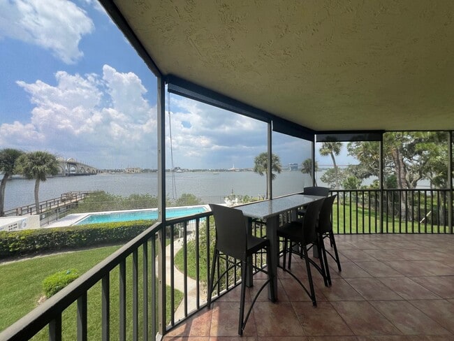 Building Photo - BEAUTIFUL and Renovated Riverfront Furnish...