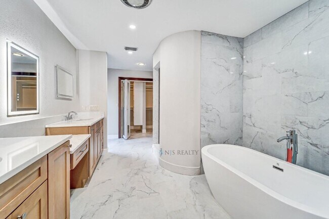 Building Photo - 5060 Porpoise Pl