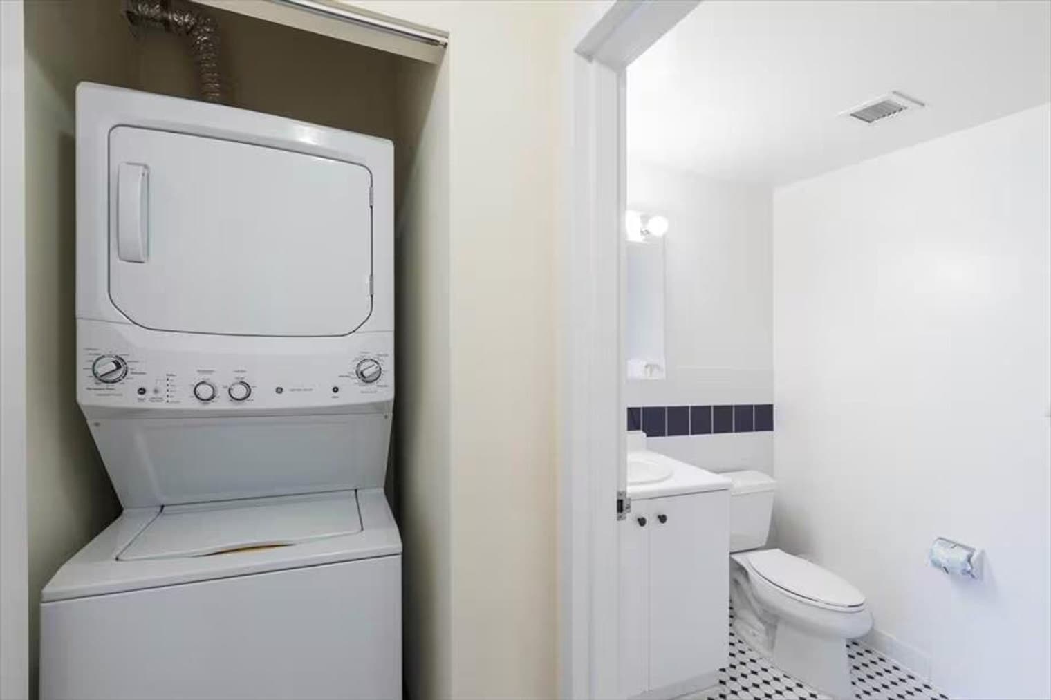 Building Photo - 330 River St