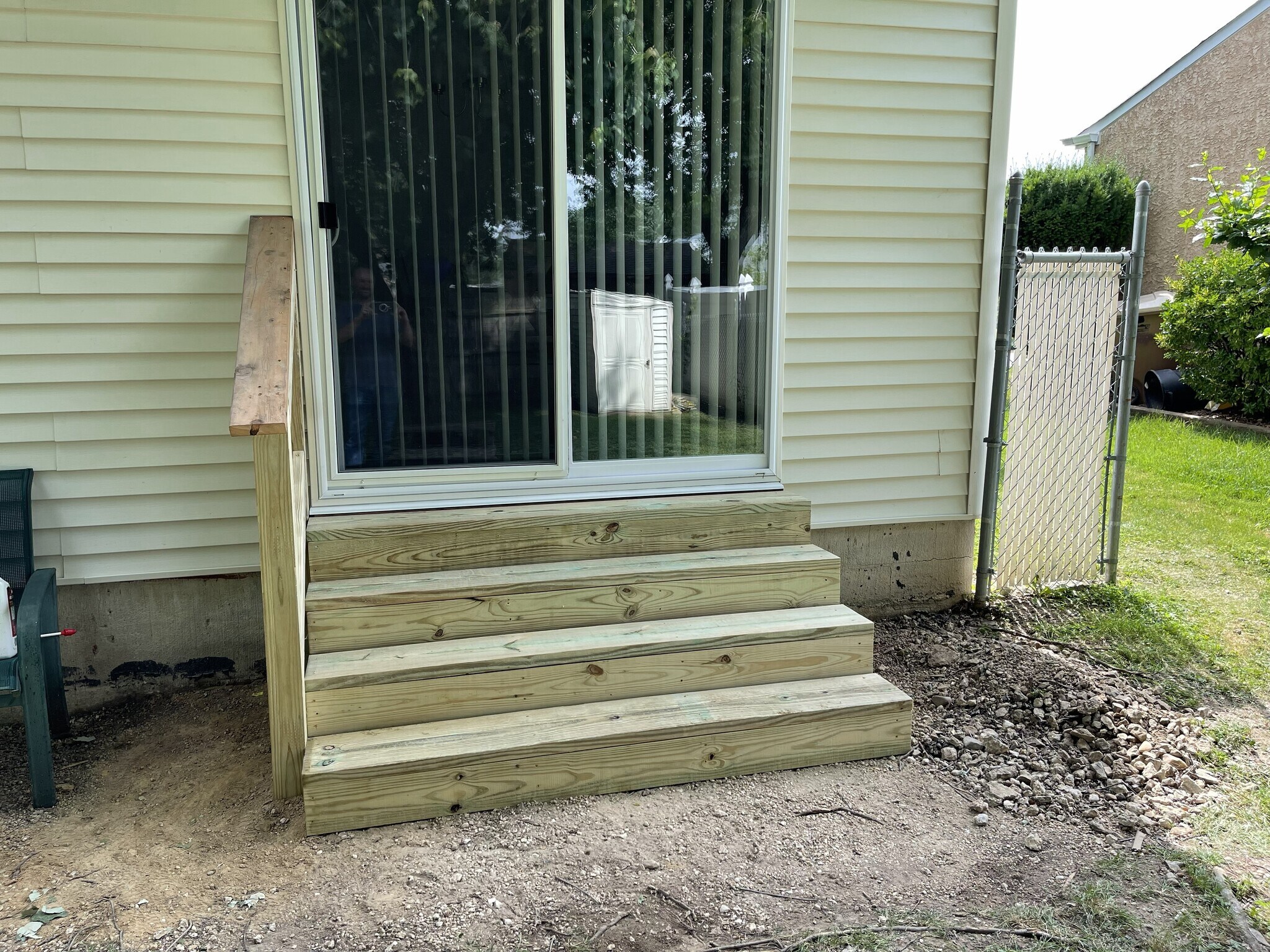 Rear Steps from Sliders - 903 Queens Ct