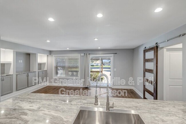 Building Photo - 2543 Summit Ct
