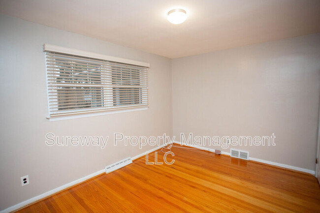 Building Photo - 841 Grove St
