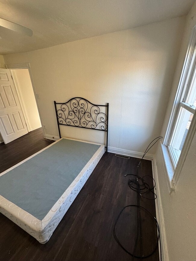 Building Photo - 3 Bedroom 1.5 Bath in Natrona Heights!