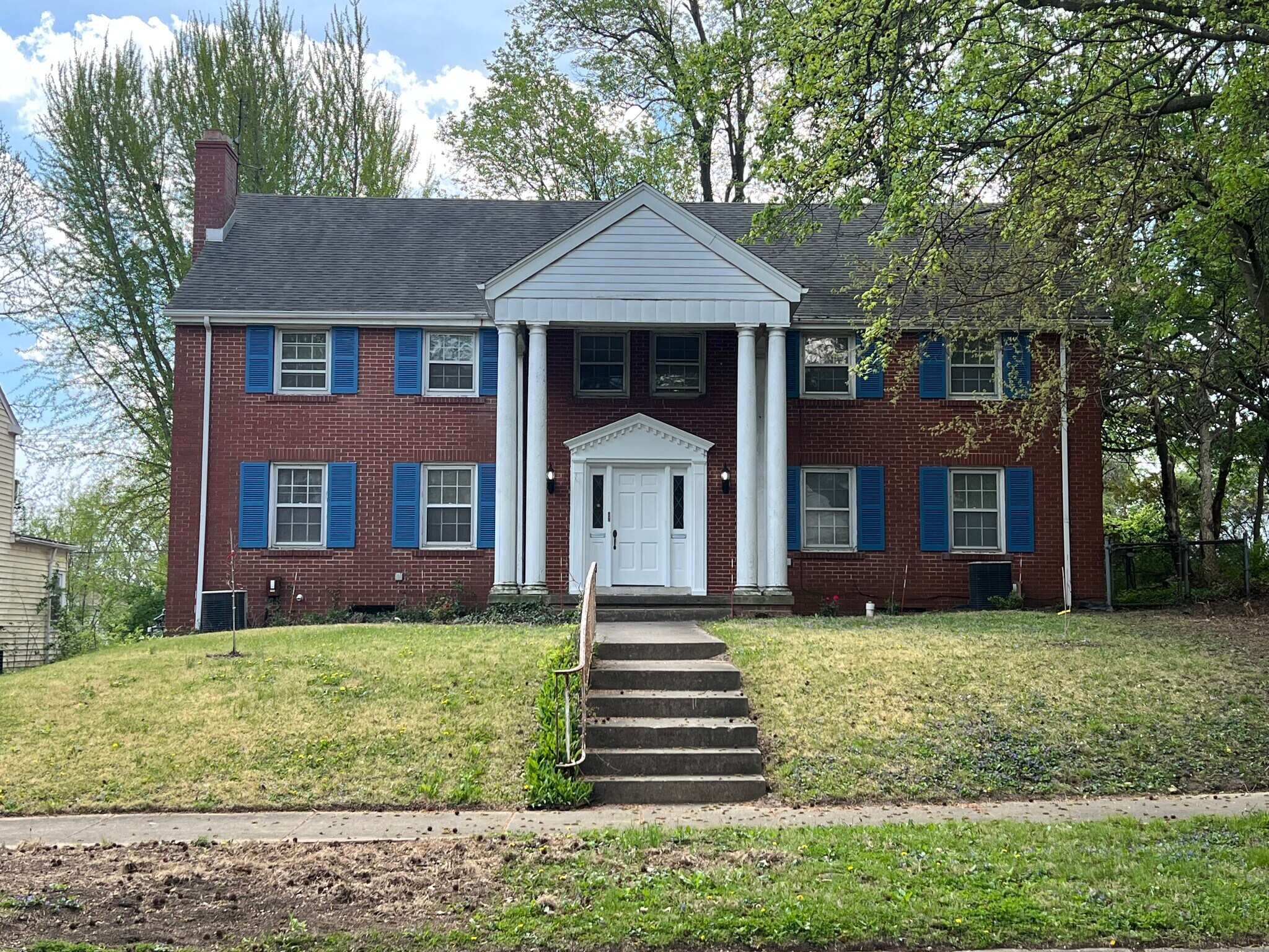 Building Photo - 1347 W Sunset Ave