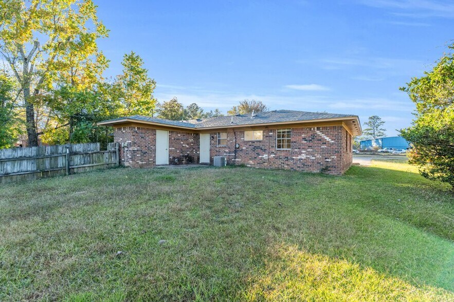 Building Photo - 340 Wyman Dr