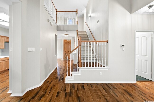 Building Photo - 2634 Lakehills St
