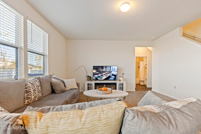 Building Photo - 2411 Oak Stream Dr