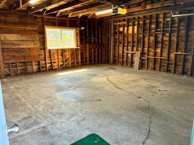 Building Photo - 5223 Gebhard Rd