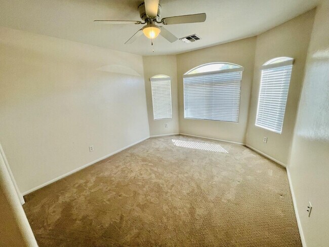 Building Photo - 39974 W Thornberry Ln