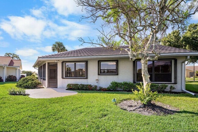 Building Photo - 2386 SW Creekside Dr