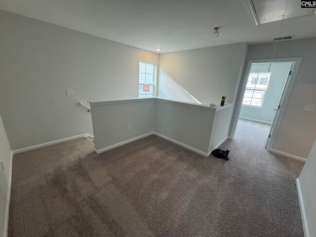 Building Photo - 3055 Hallsdale Dr