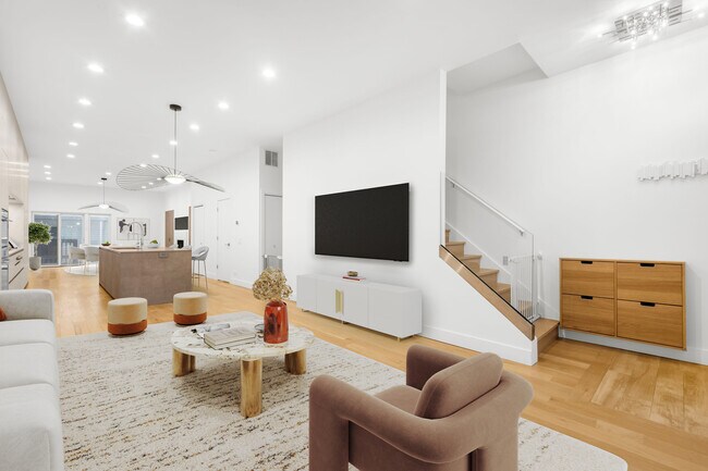 Building Photo - 1618 W Pierce Ave