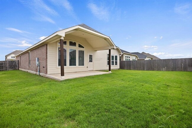 Building Photo - 133 Camella St