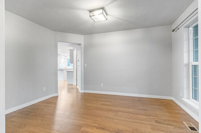 Building Photo - 2851 Cleveland Ave NW