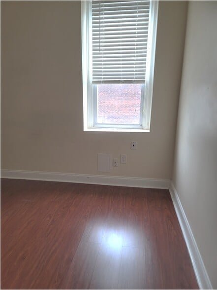 Building Photo - 1802 W Ontario St