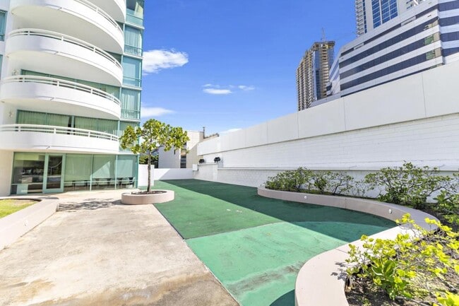 Building Photo - 1341 Kapiolani Blvd