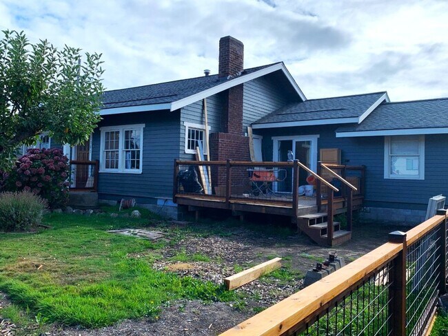 Building Photo - 3 Bed, 2 Bath House Minutes from Downtown Bellingham!