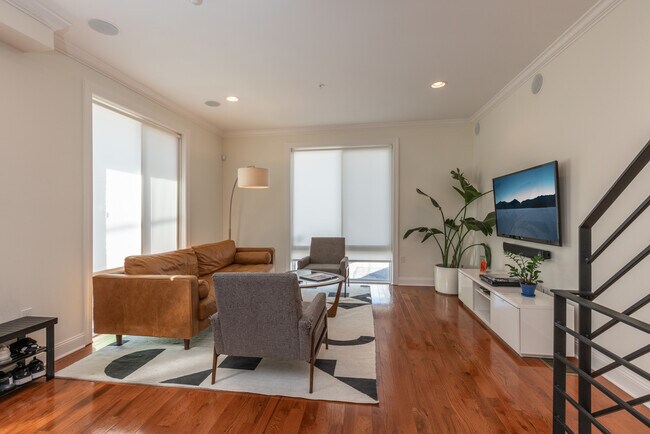 Building Photo - 1900 E Cumberland St