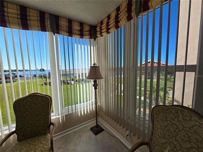 Building Photo - 634 Edgewater Dr