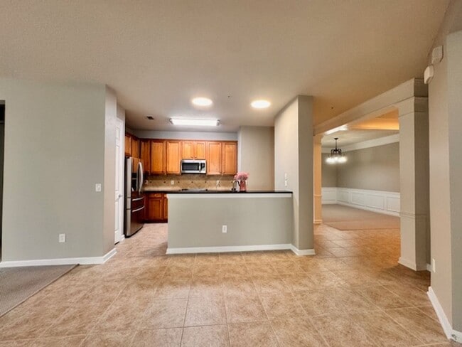 Building Photo - Condominium for rent