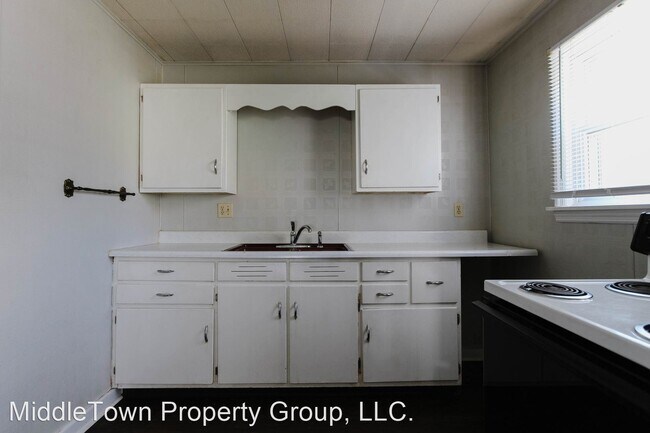 Building Photo - 3 br, 1 bath House - 2312 N Rosewood Ave