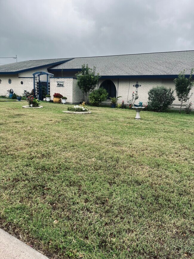 Primary Photo - 120 Shore Dr