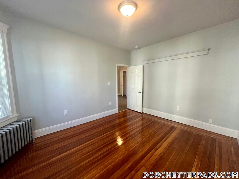 Building Photo - 108 Callender St