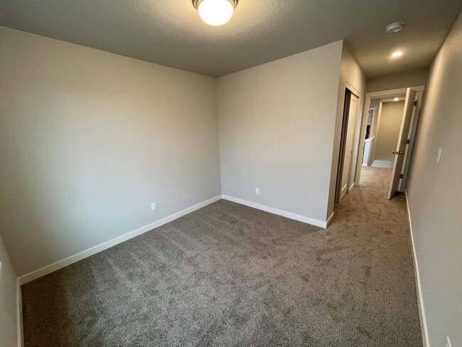 Building Photo - Modern 3b/2ba Energy Star Certified Home I...